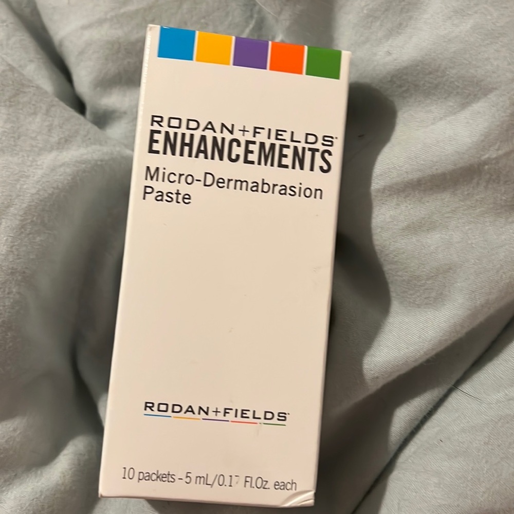 Rodan and fields microdermabrasion paste packets